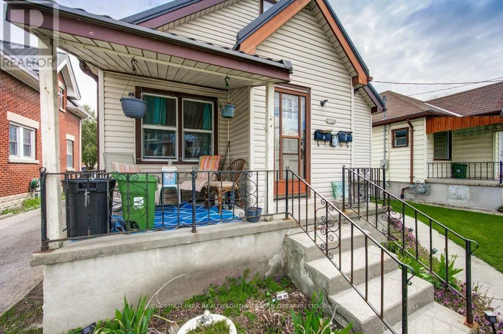 1121 TRAFALGAR STREET