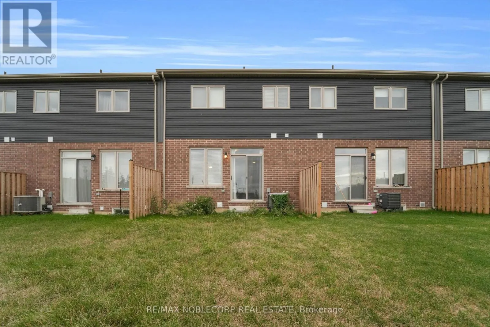15 LLOYD DAVIES WAY