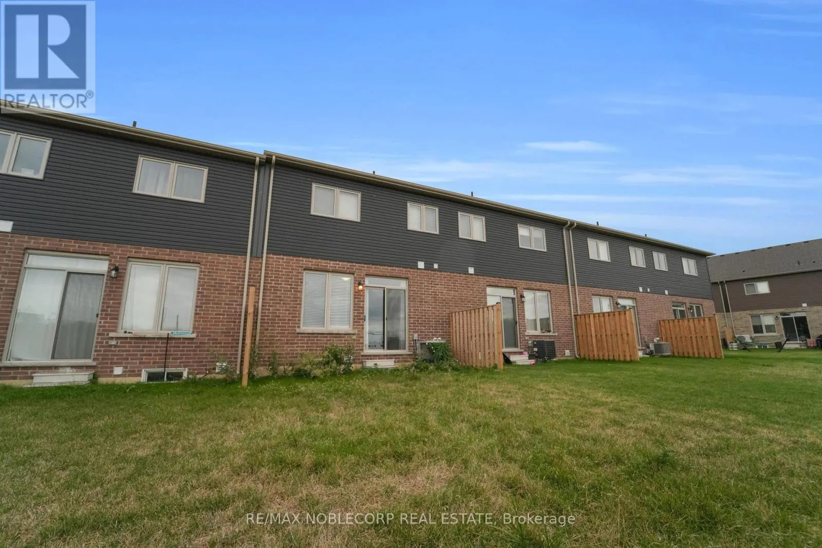 15 LLOYD DAVIES WAY