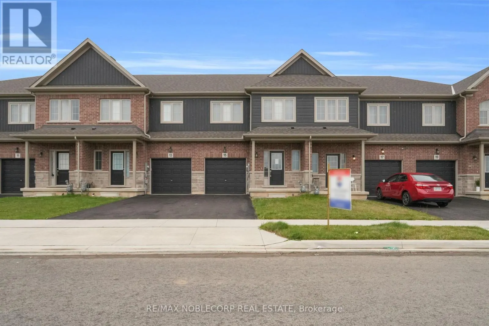 15 LLOYD DAVIES WAY