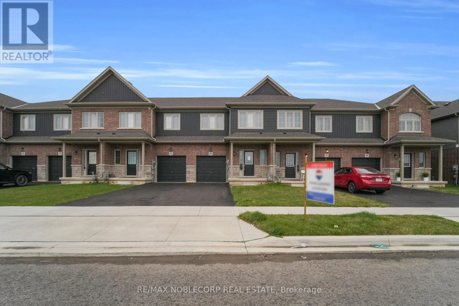 15 LLOYD DAVIES WAY