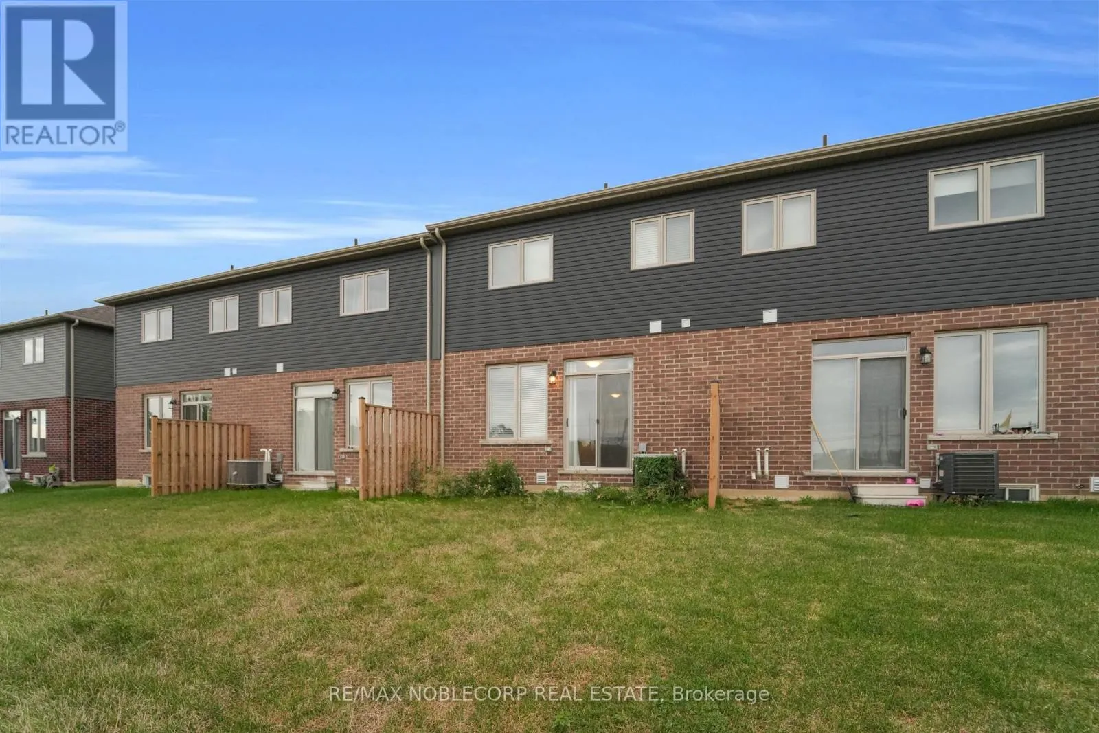 15 LLOYD DAVIES WAY