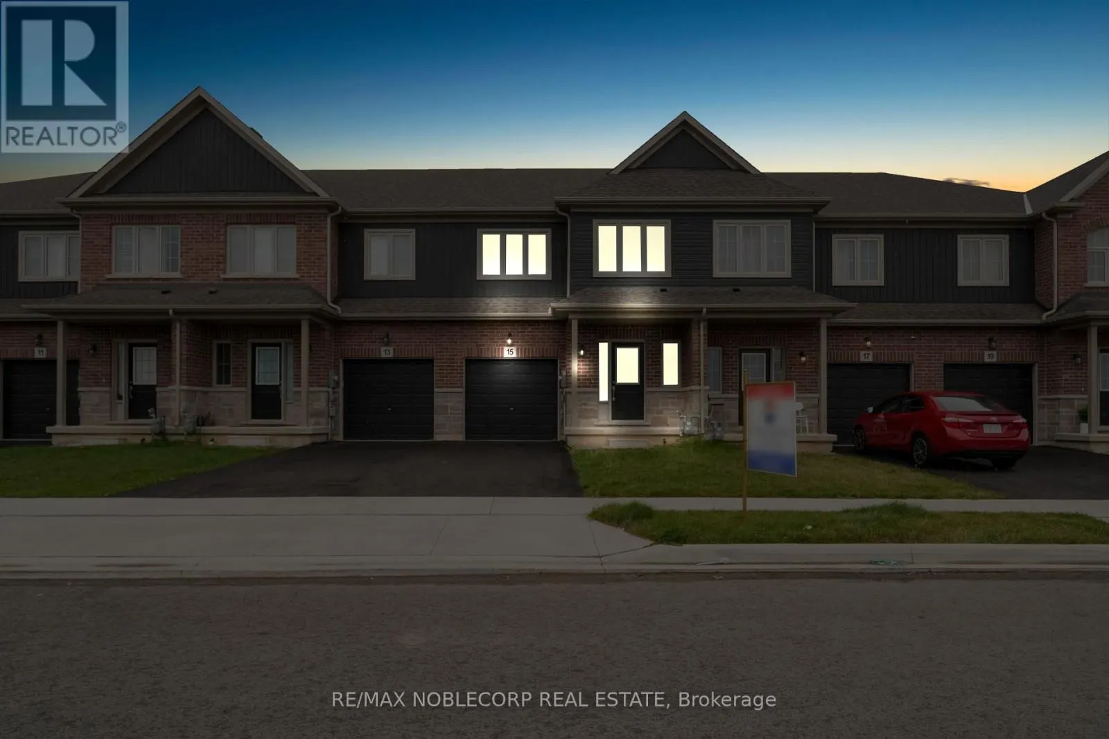 15 LLOYD DAVIES WAY