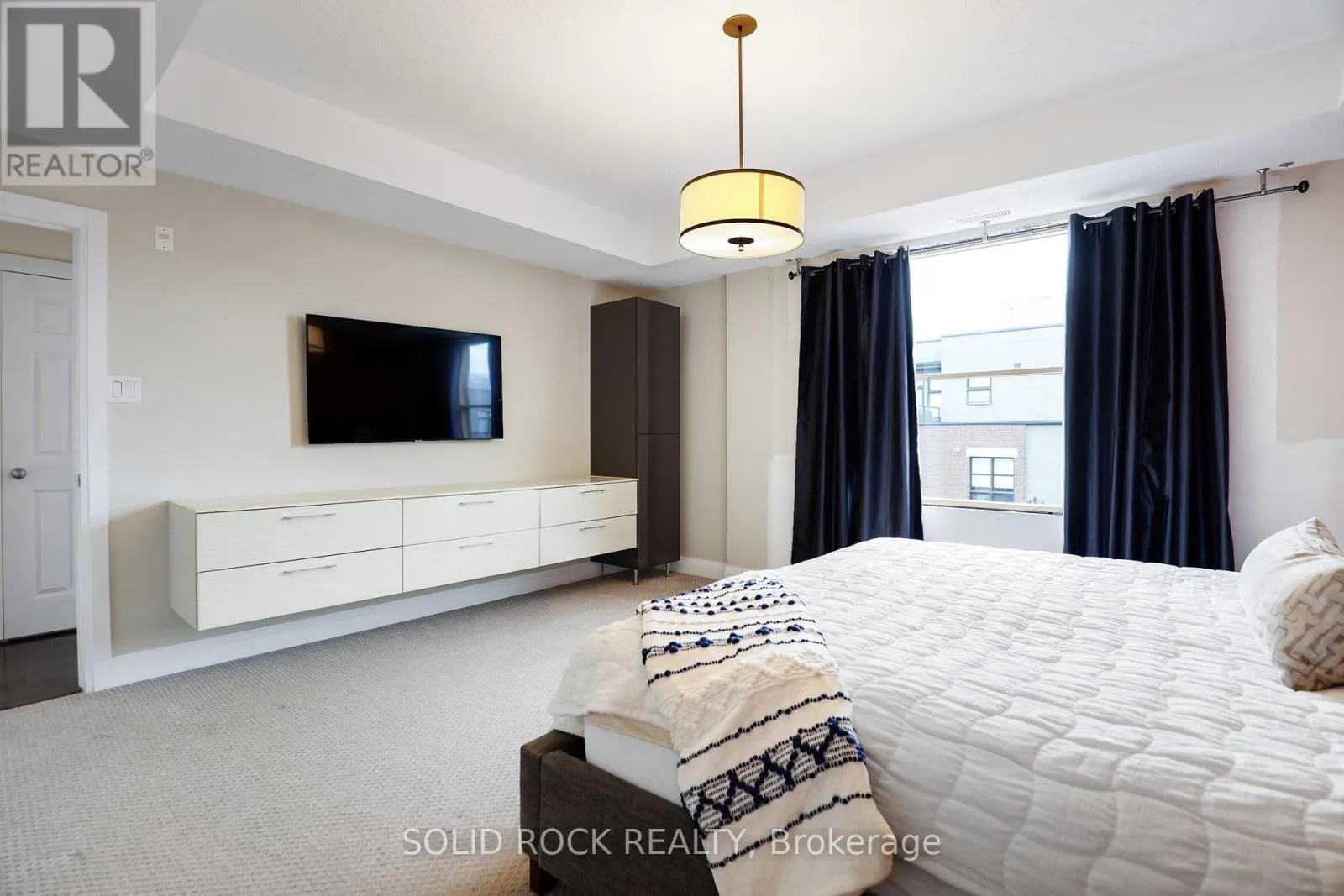 401 - 200 GLENROY GILBERT DRIVE