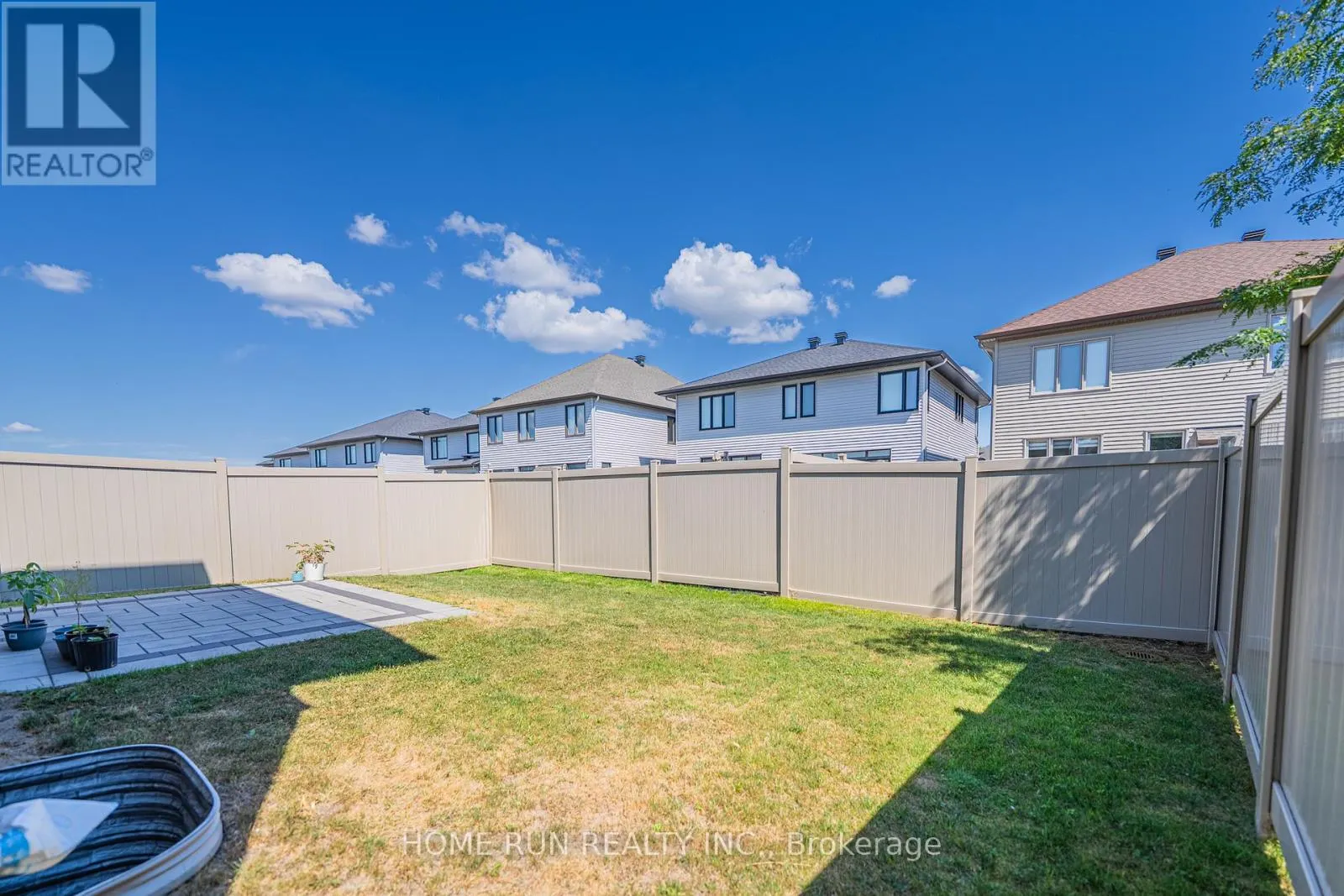 899 RALPH HENNESSY AVENUE
