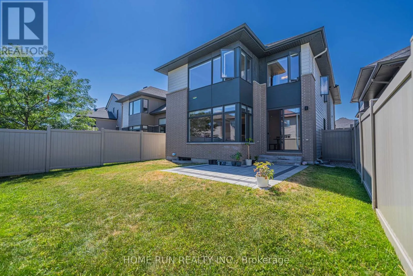 899 RALPH HENNESSY AVENUE