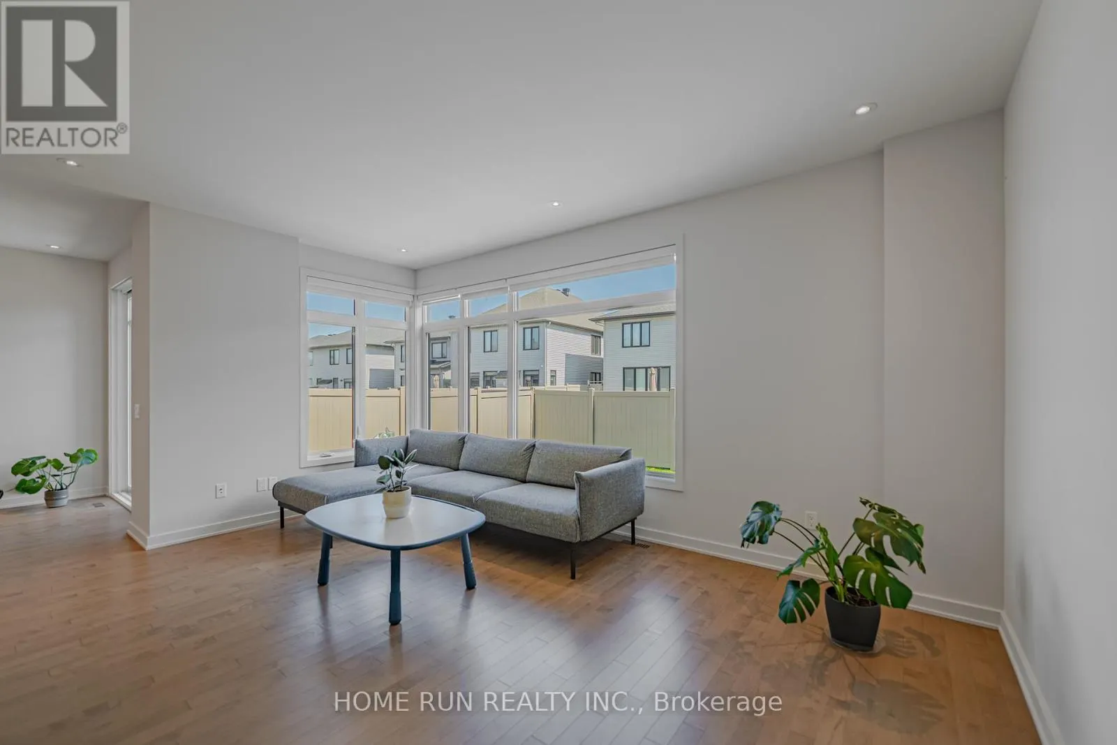 899 RALPH HENNESSY AVENUE