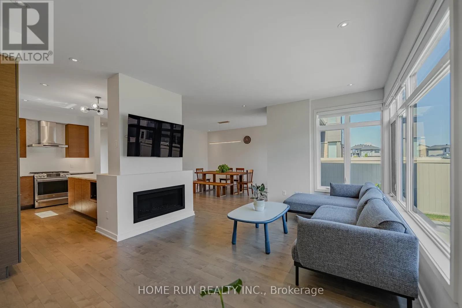 899 RALPH HENNESSY AVENUE