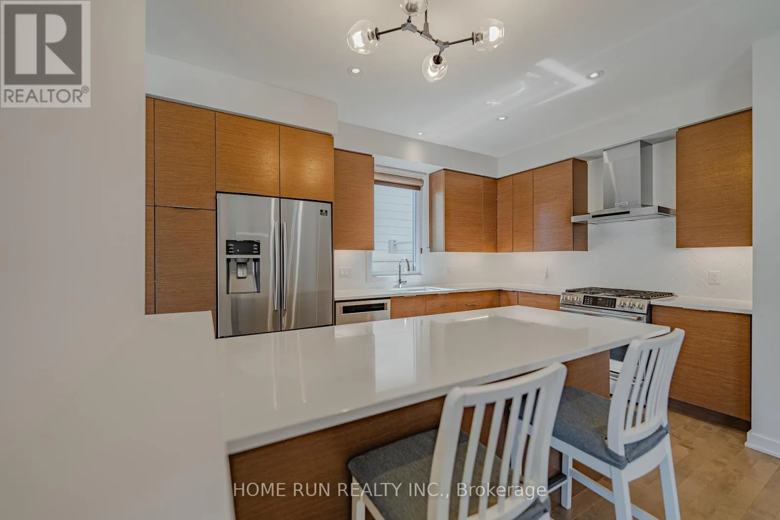 899 RALPH HENNESSY AVENUE