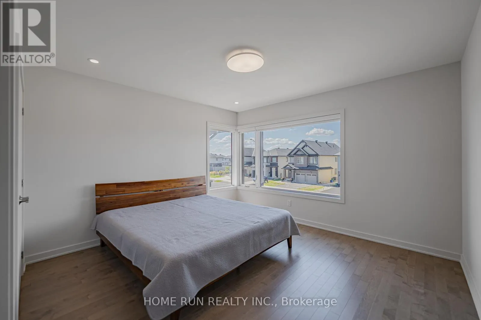 899 RALPH HENNESSY AVENUE