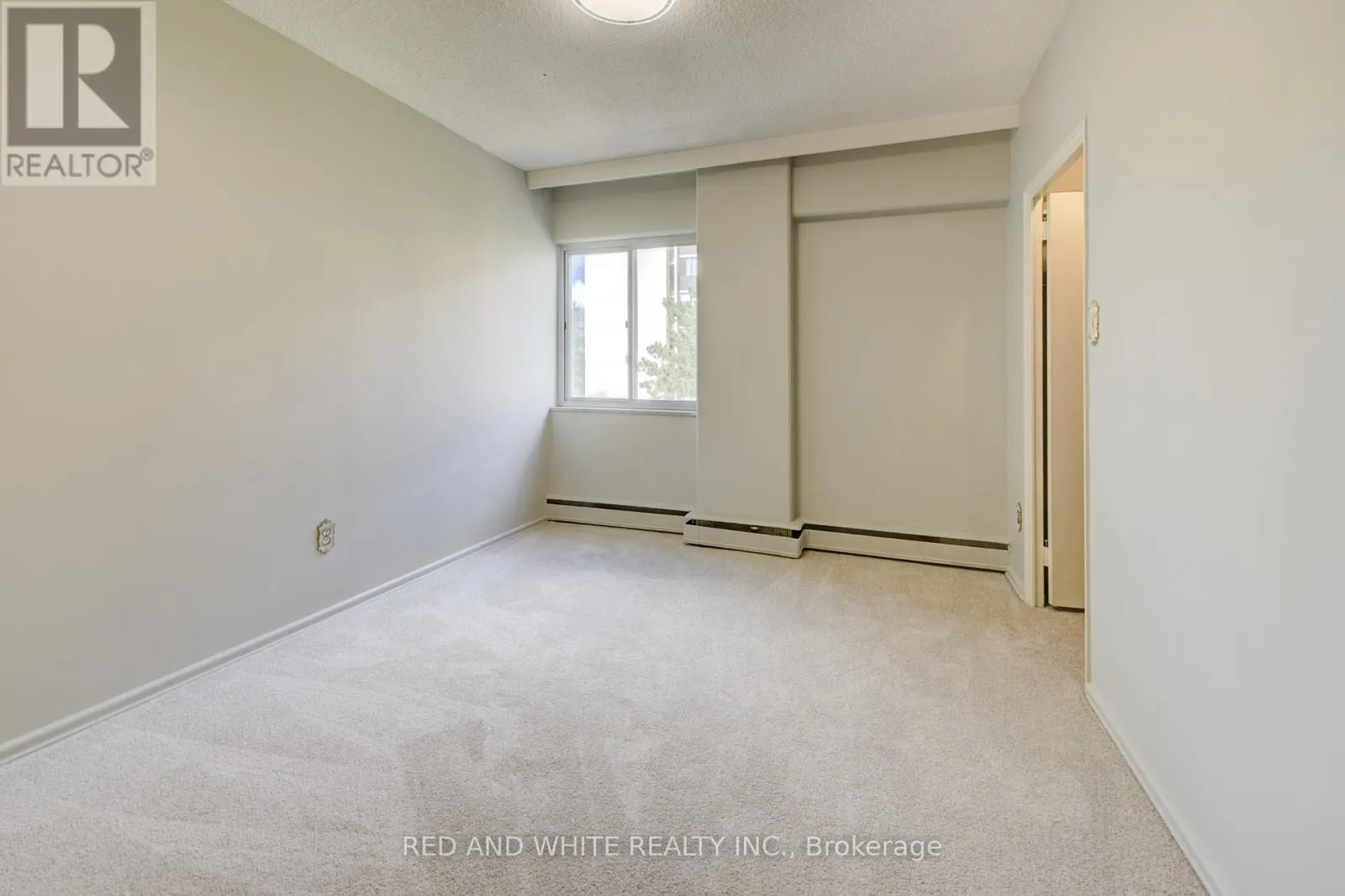 407 - 45 WESTMOUNT ROAD N