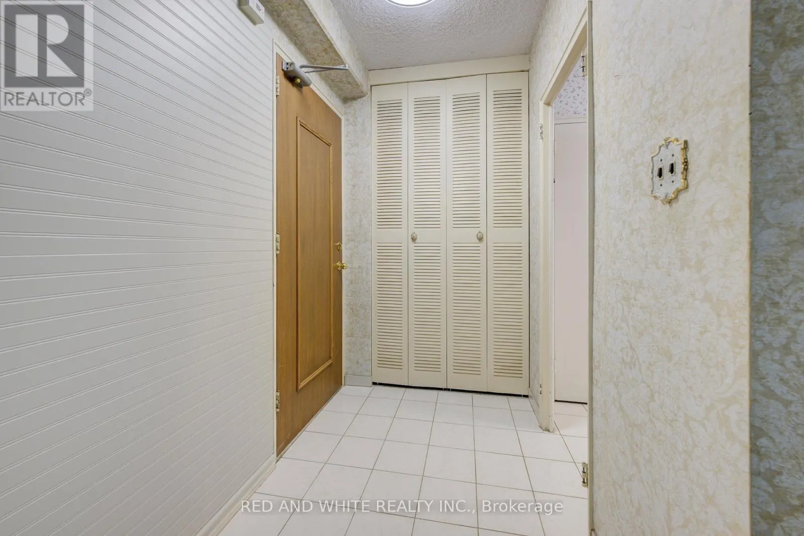 407 - 45 WESTMOUNT ROAD N