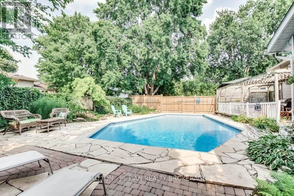 79 MENDIP CRESCENT