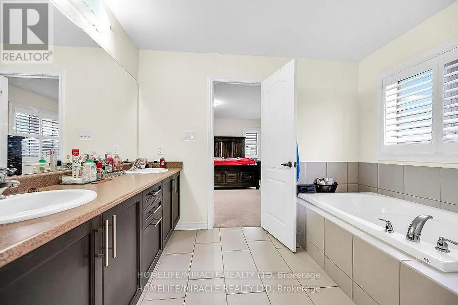 3 ALDGATE AVENUE