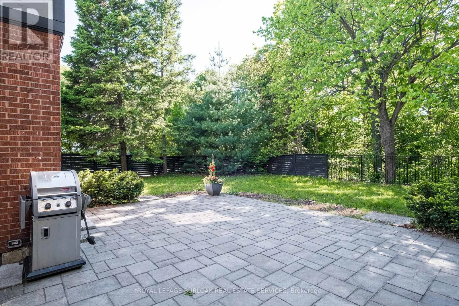 3 OAKWOOD PLACE