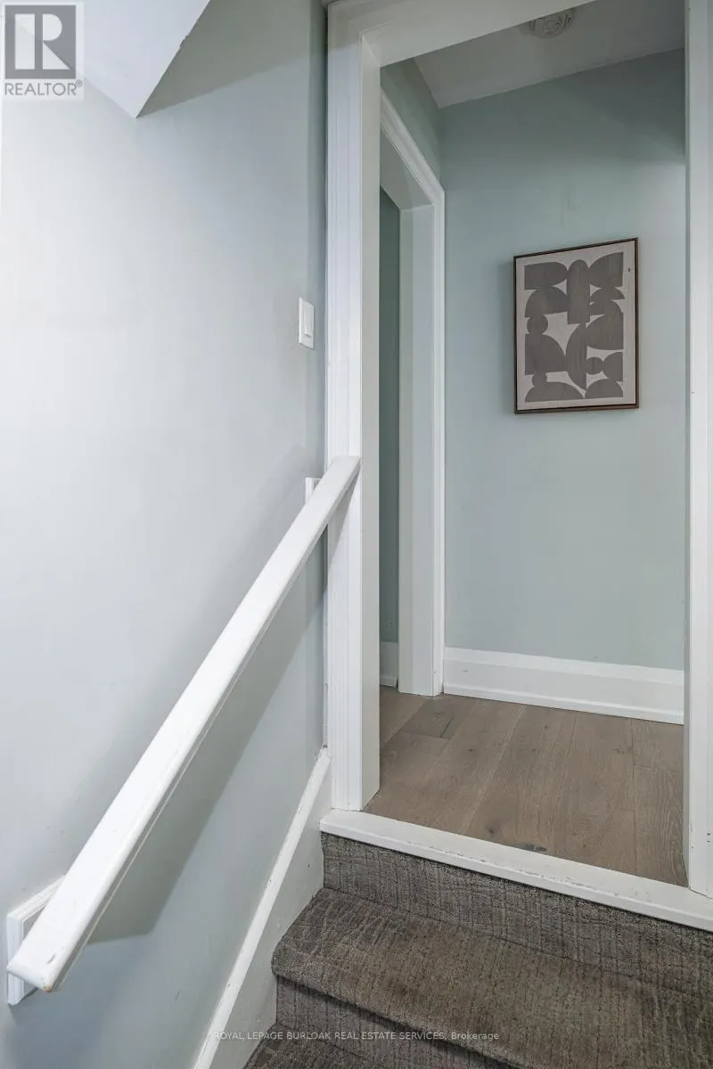 3 OAKWOOD PLACE