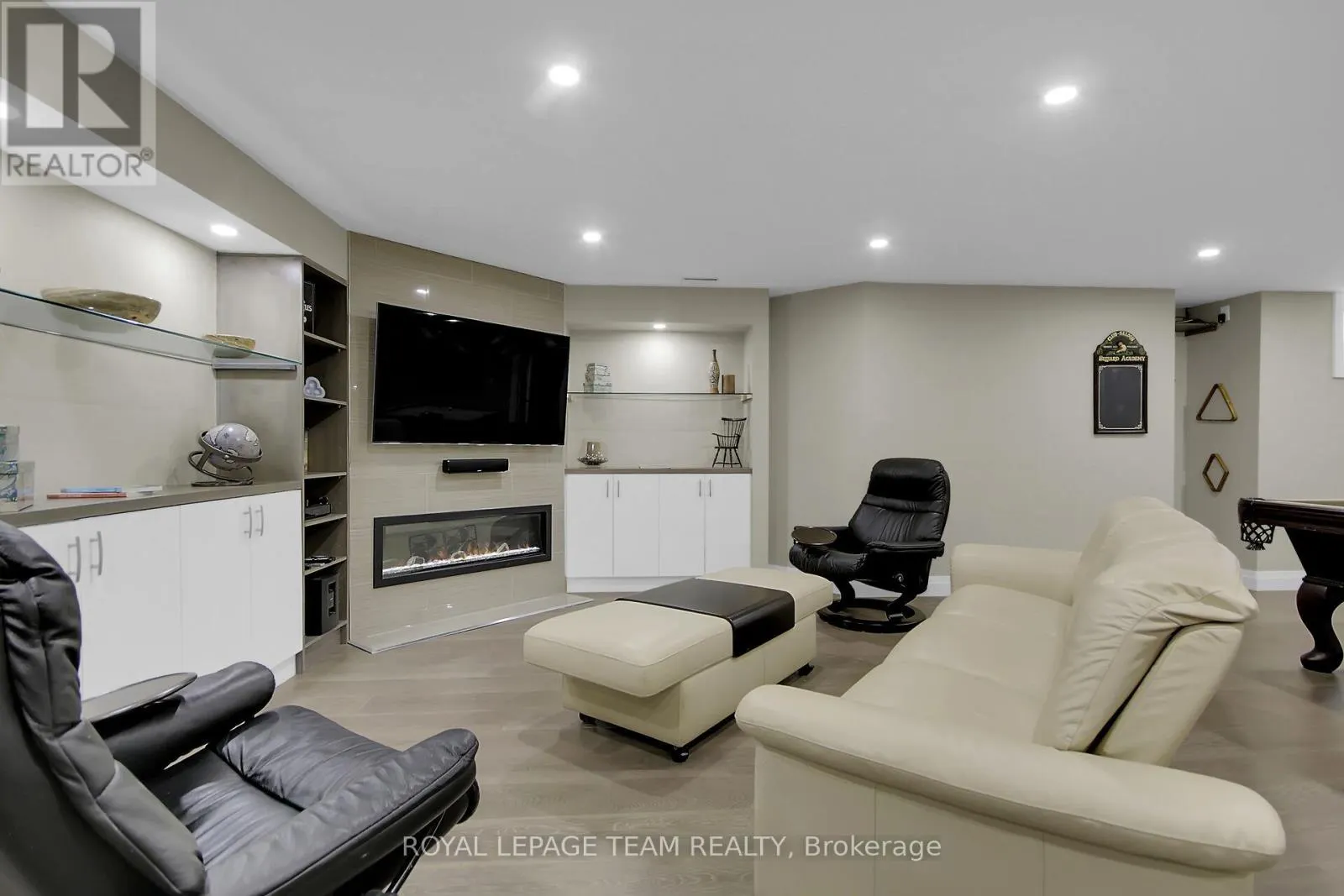 8 RICHLAND DRIVE