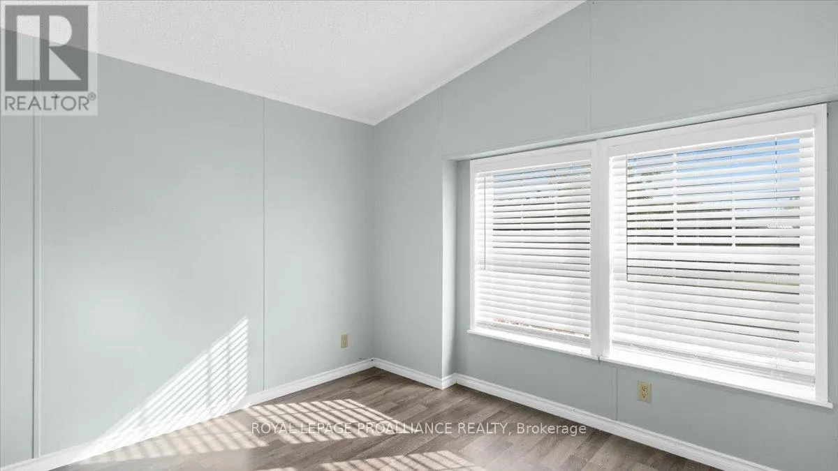 18 - 311 DUNDAS STREET, #18
