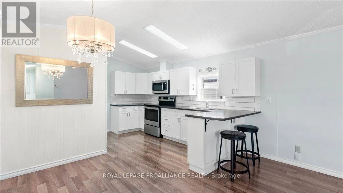 18 - 311 DUNDAS STREET, #18