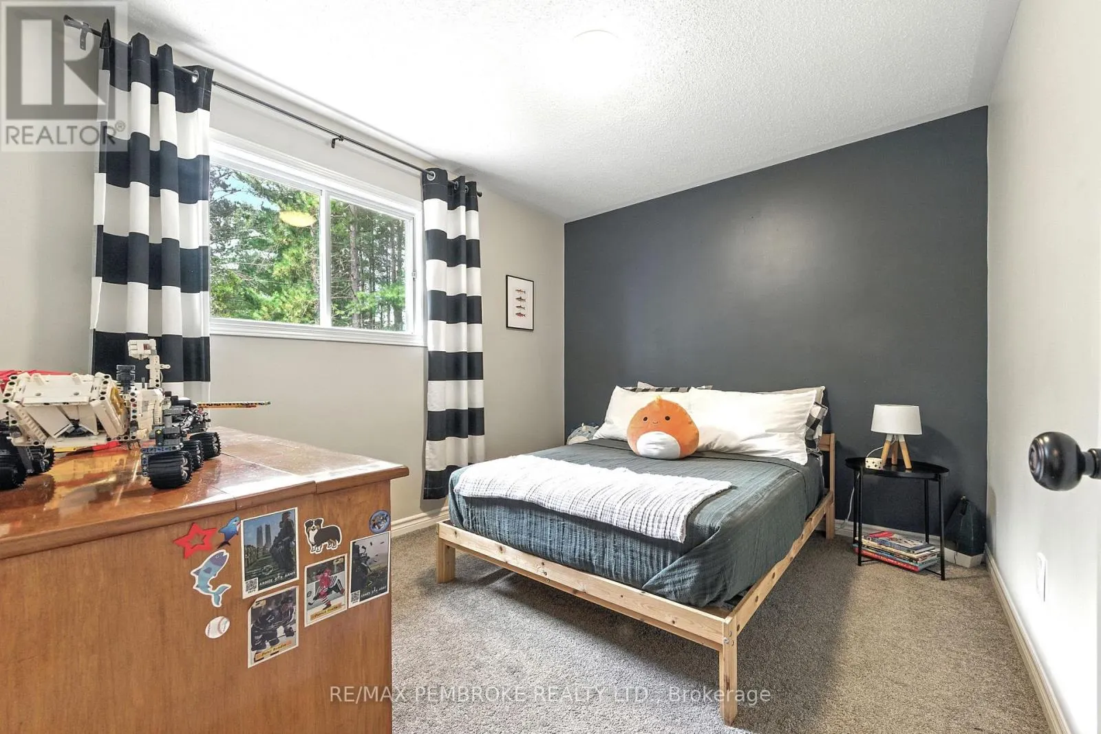 5 DENNIS CRESCENT