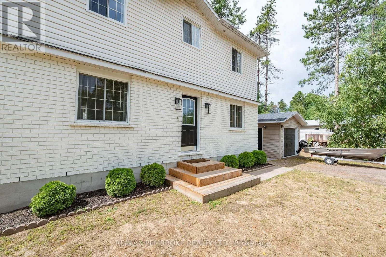 5 DENNIS CRESCENT
