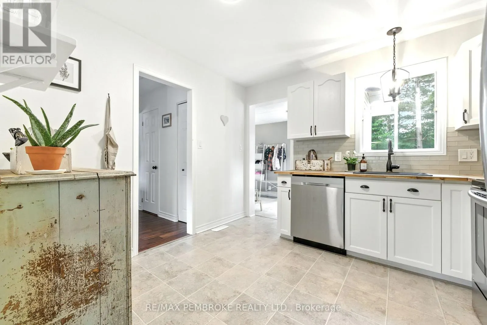 5 DENNIS CRESCENT