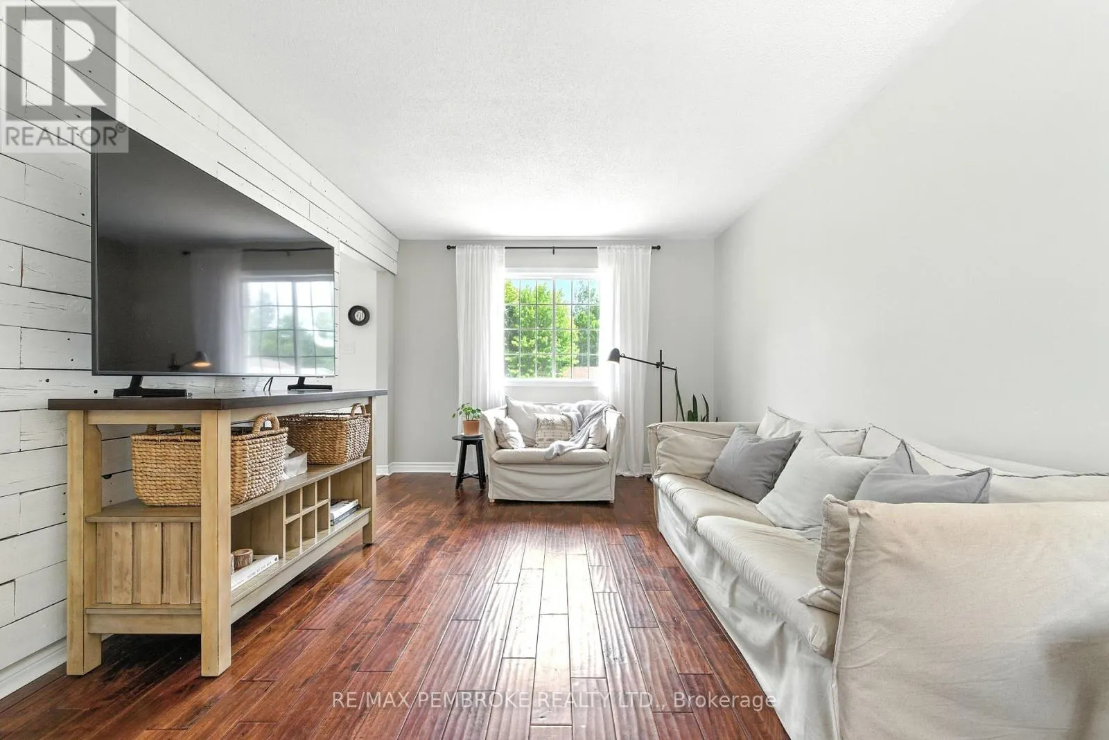 5 DENNIS CRESCENT