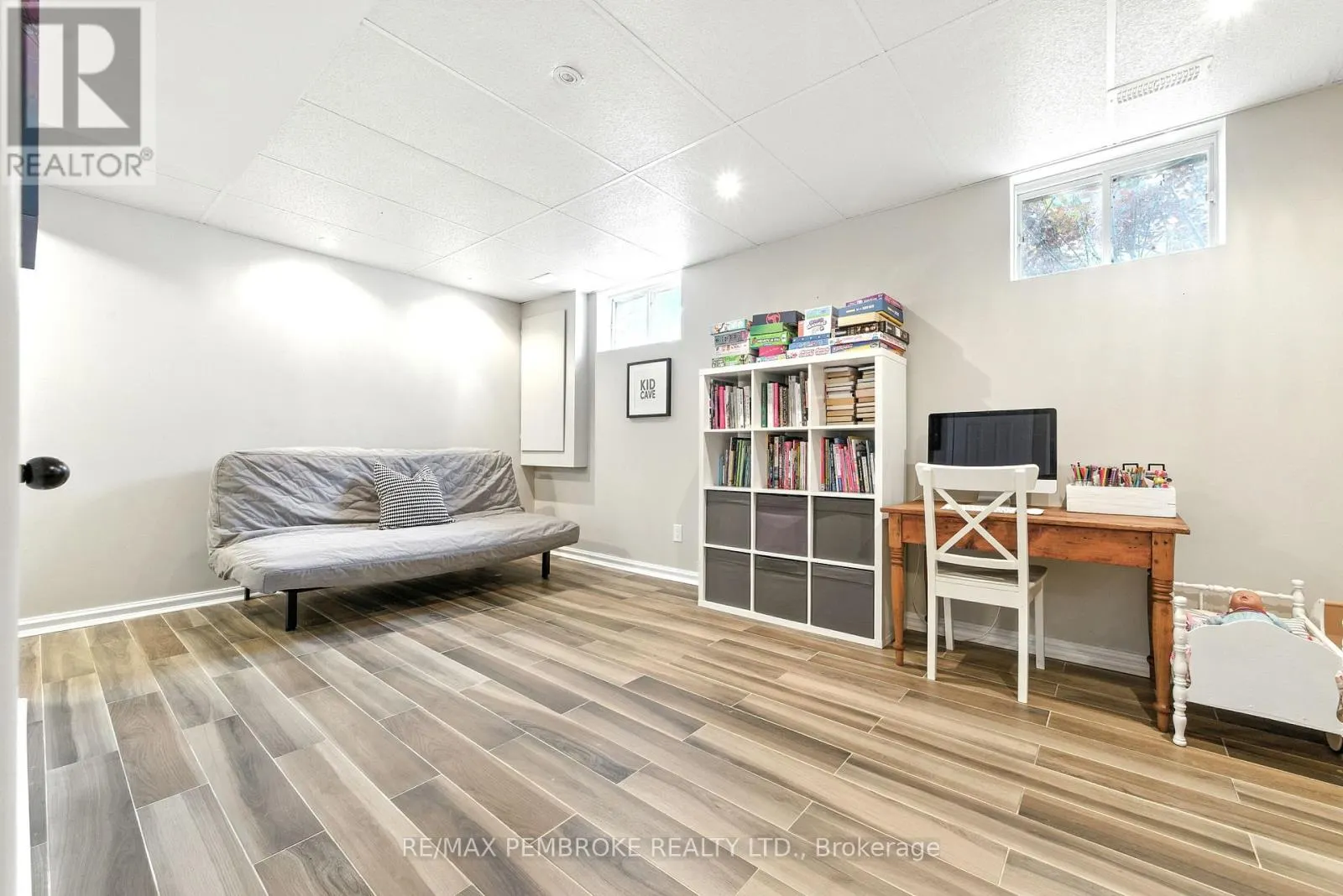 5 DENNIS CRESCENT