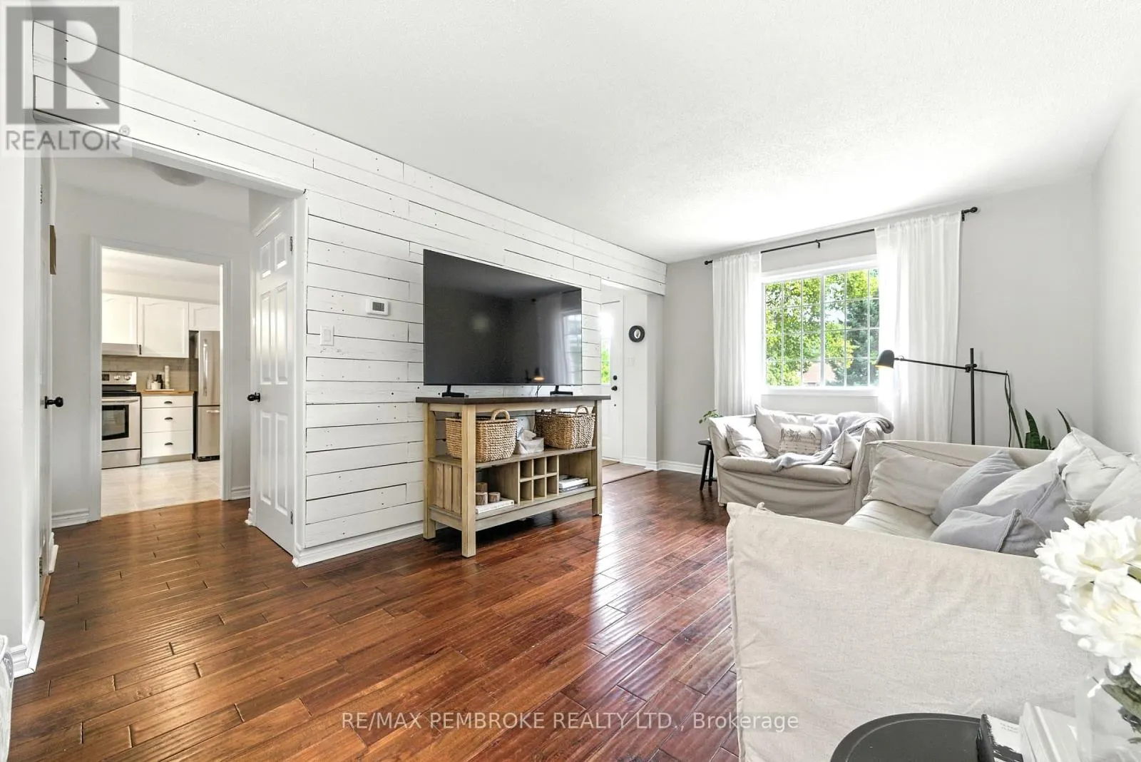 5 DENNIS CRESCENT