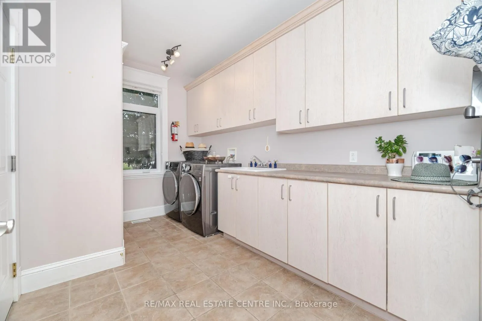 86 CANTERS CLOSE