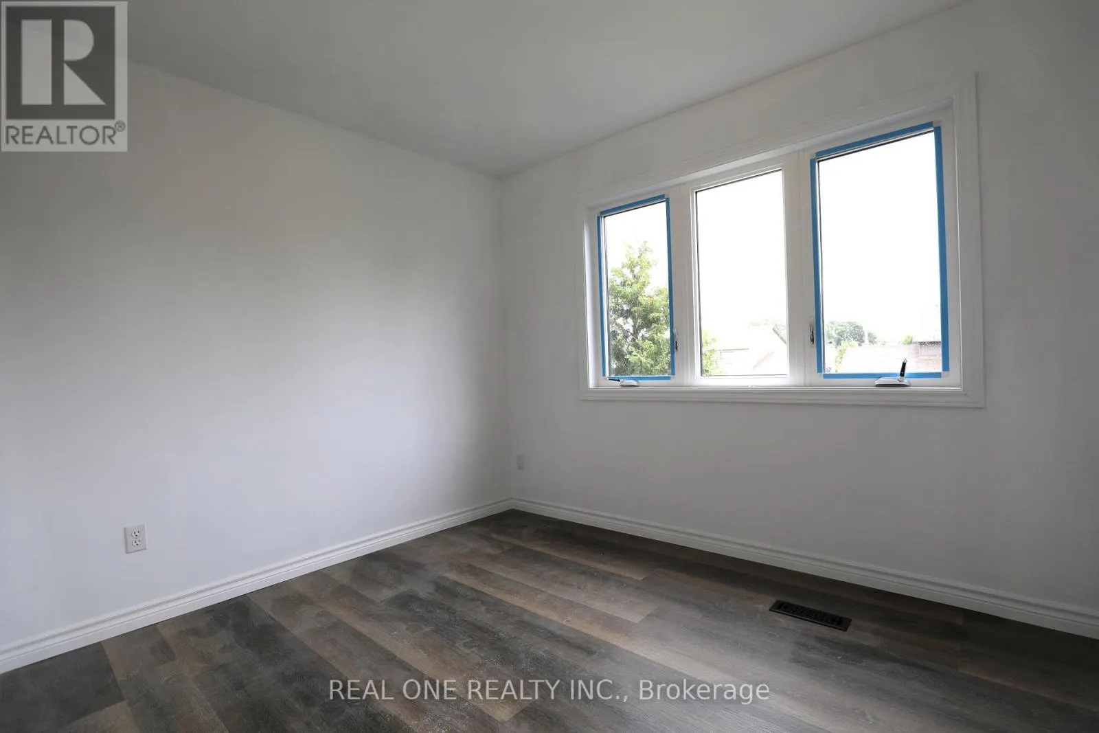 UPPER LEVEL UNIT 1 - 56 SKYLARK DRIVE