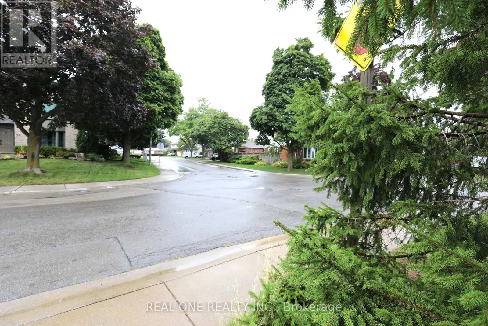 UPPER LEVEL UNIT 1 - 56 SKYLARK DRIVE