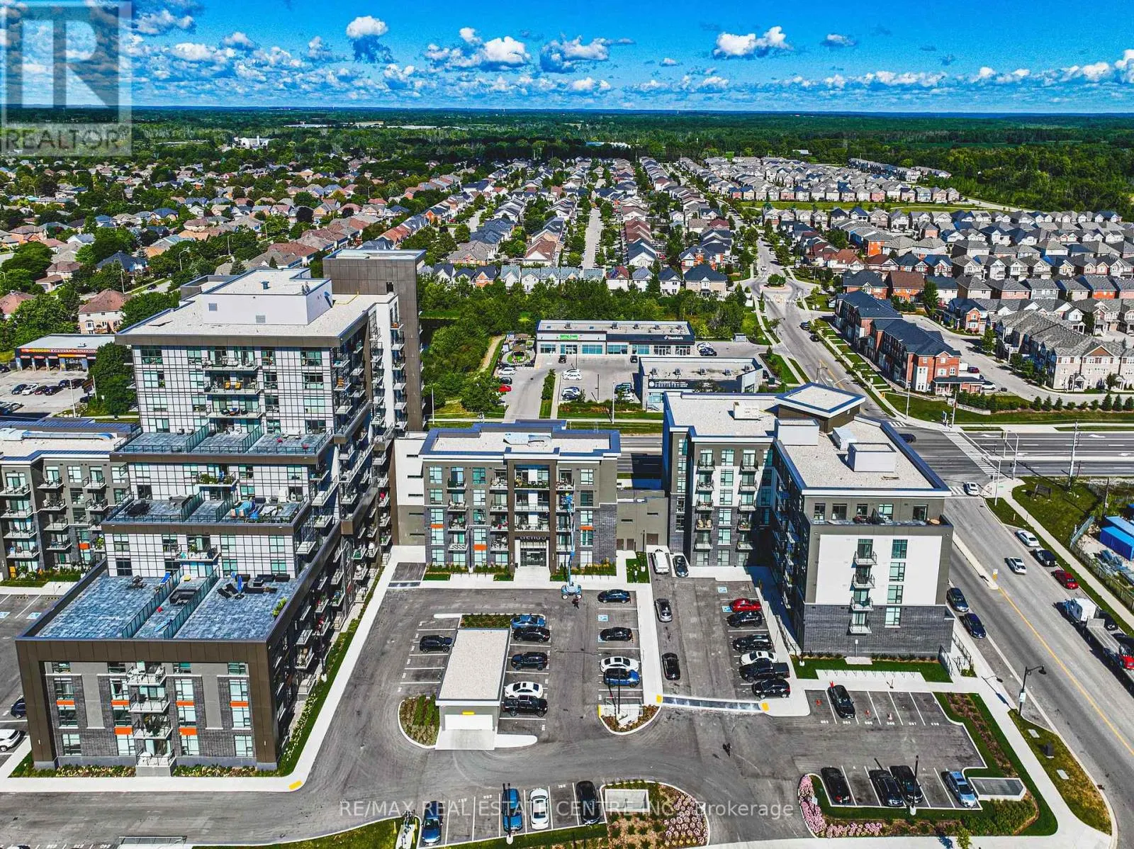 1005 - 470 DUNDAS STREET