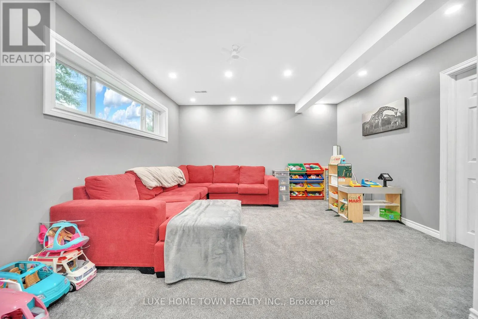 170 ELMSLIE PLACE