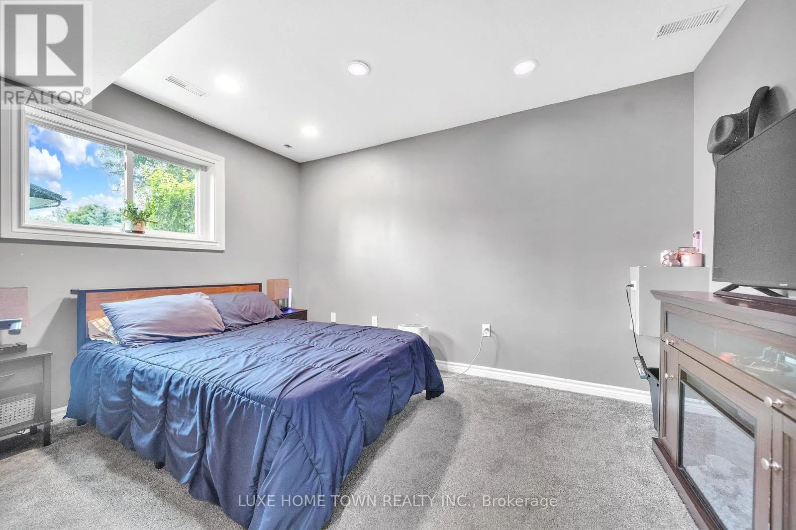 170 ELMSLIE PLACE