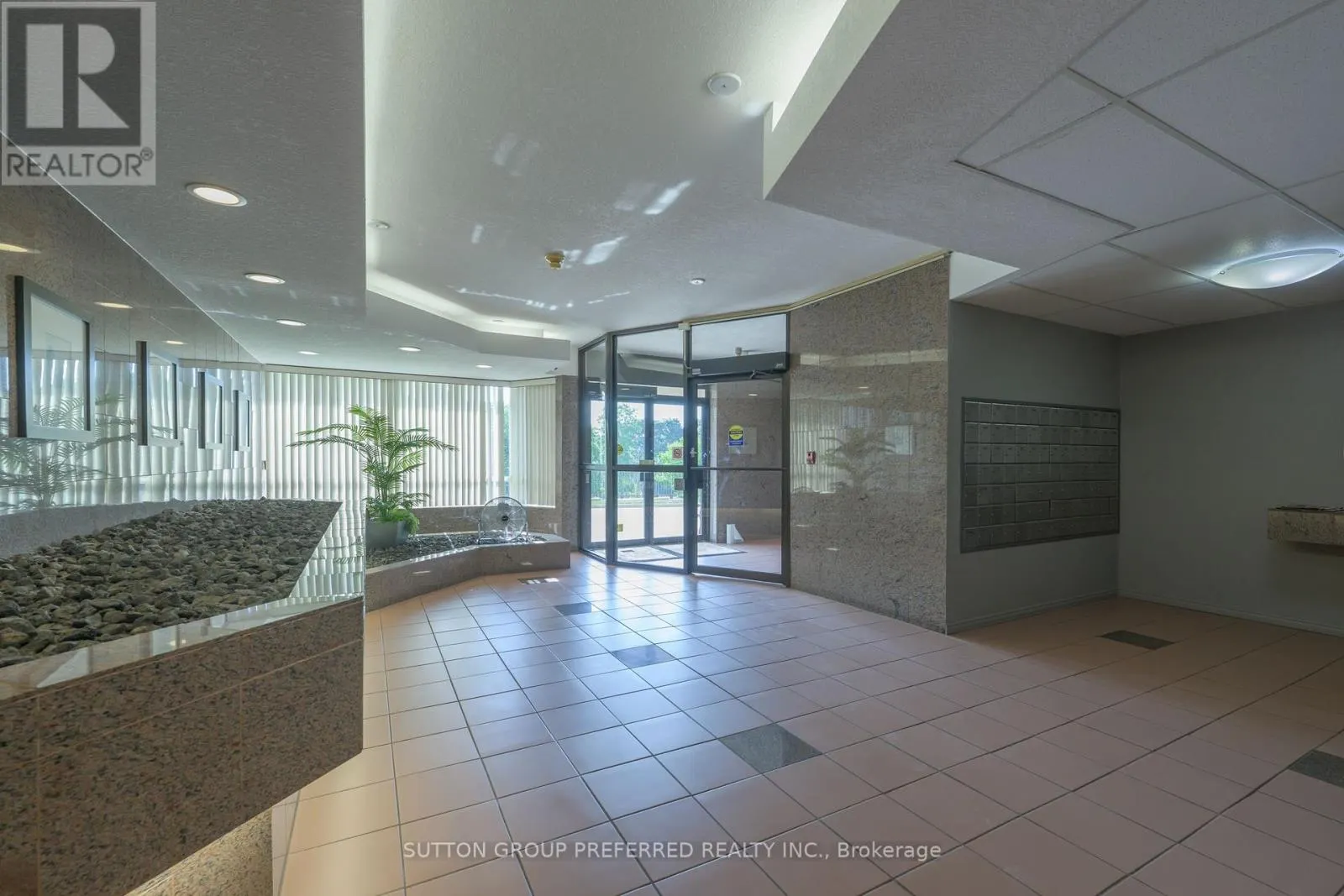 609 - 521 RIVERSIDE DRIVE, #609