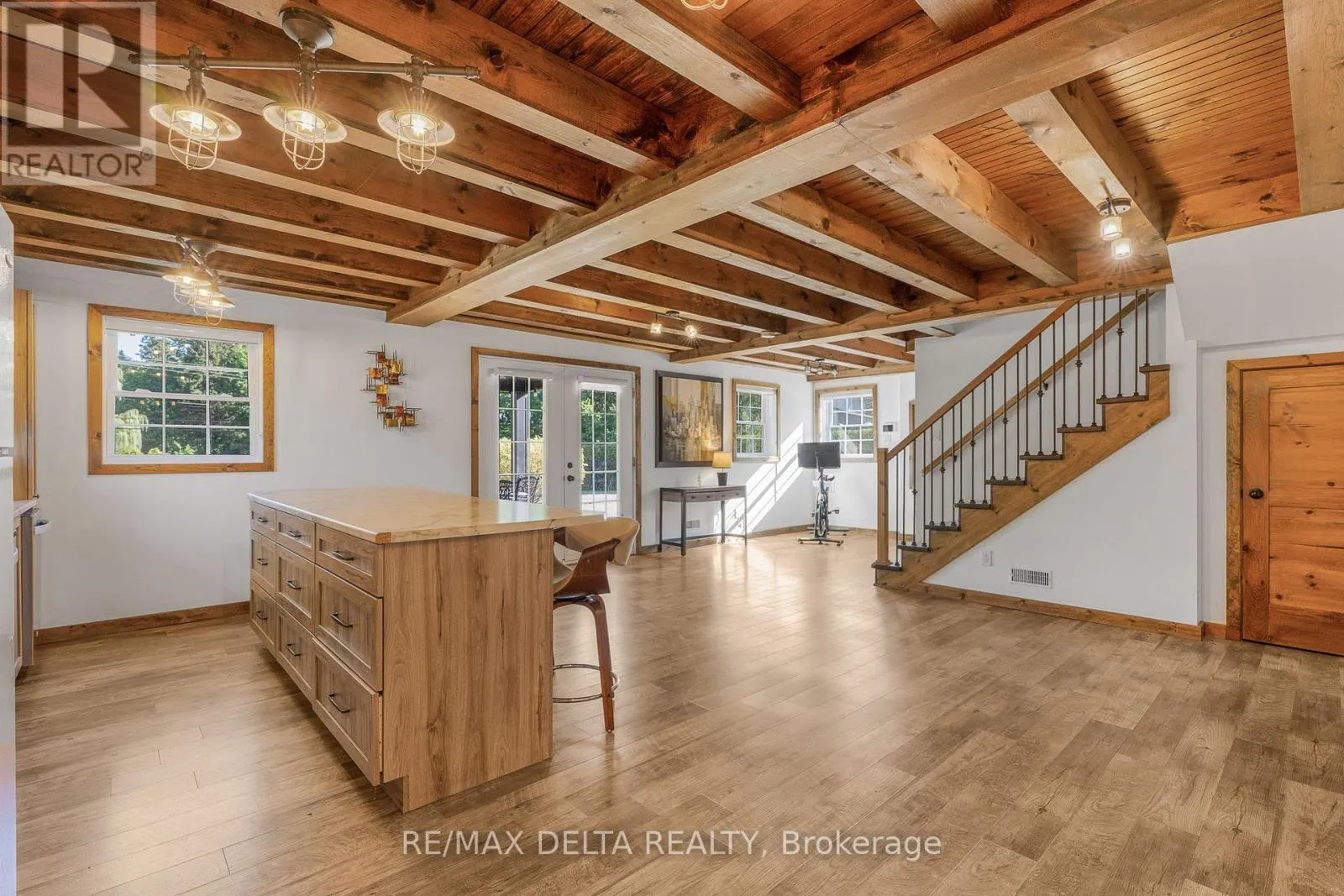 455 FRONT ROAD W