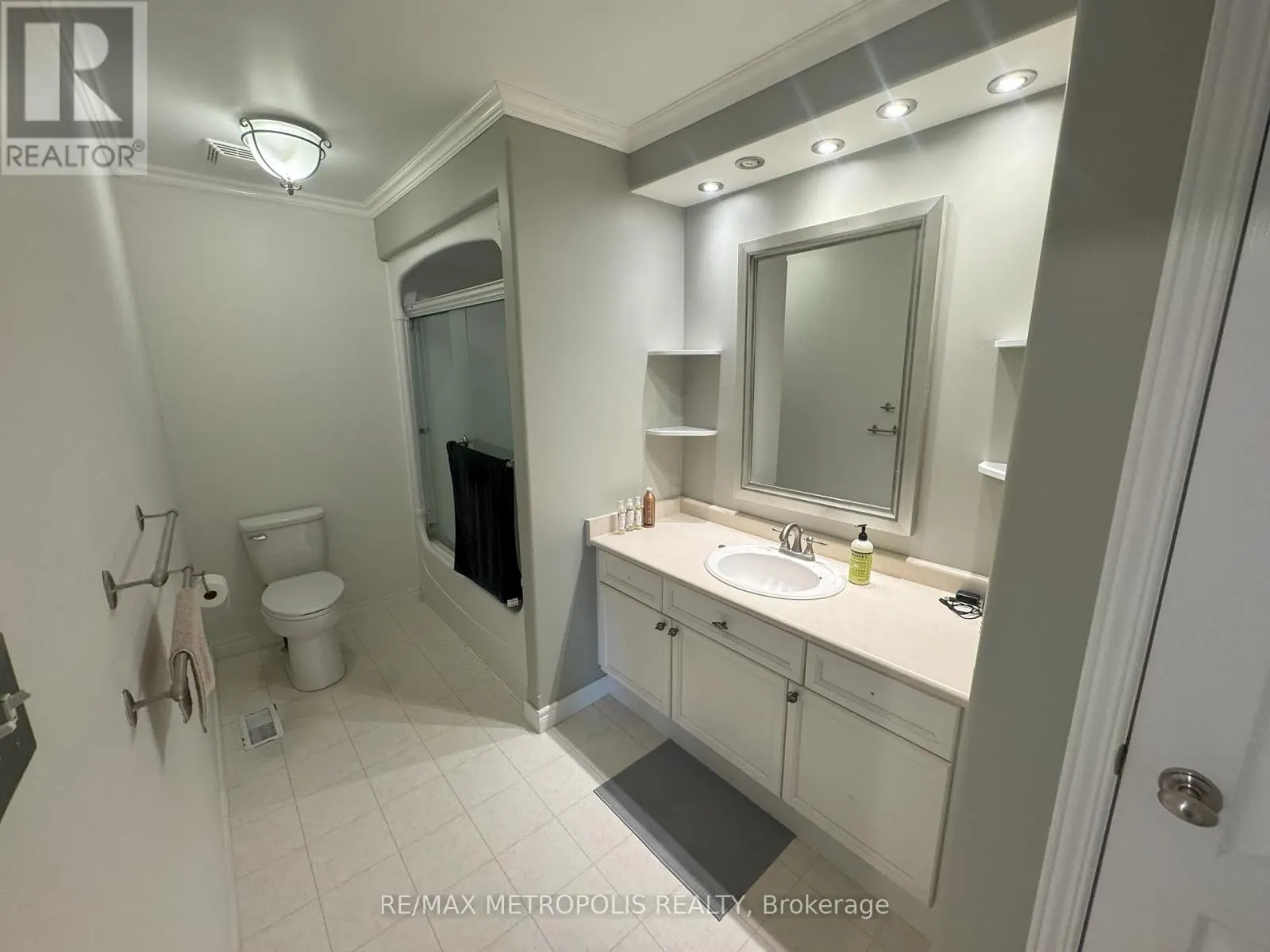 ROOM 2 - 770 BRANDENBURG BOULEVARD