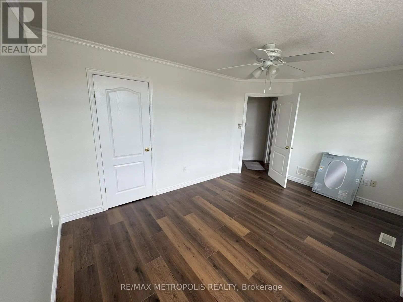 ROOM 3 - 770 BRANDENBURG BOULEVARD