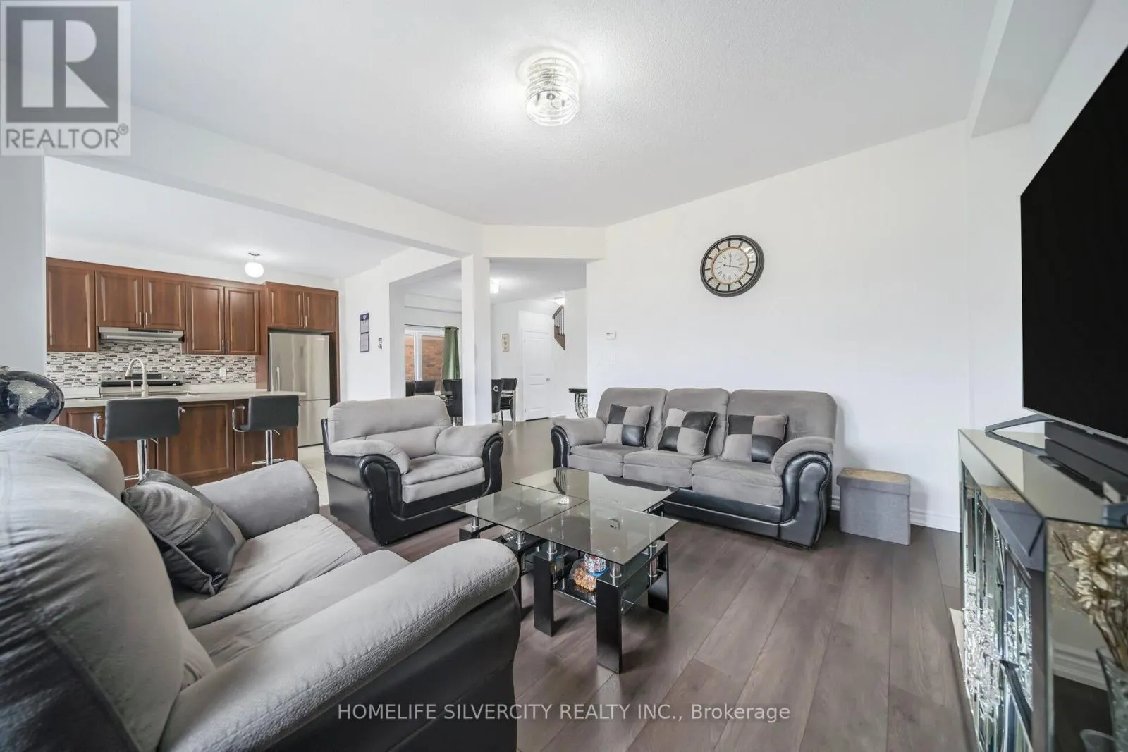 44 COTTONWOOD CRESCENT