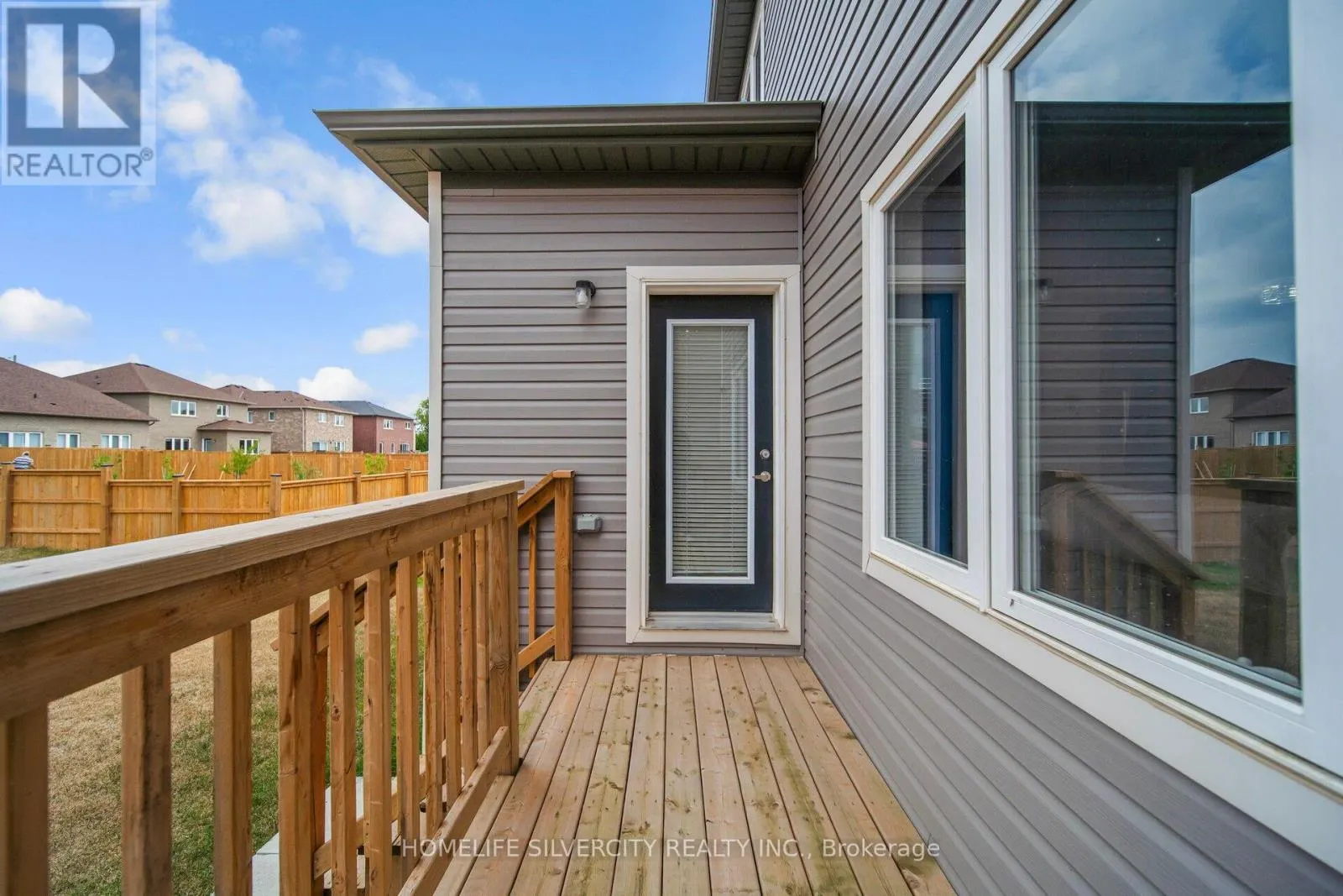 44 COTTONWOOD CRESCENT
