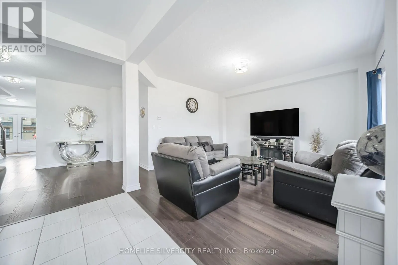 44 COTTONWOOD CRESCENT