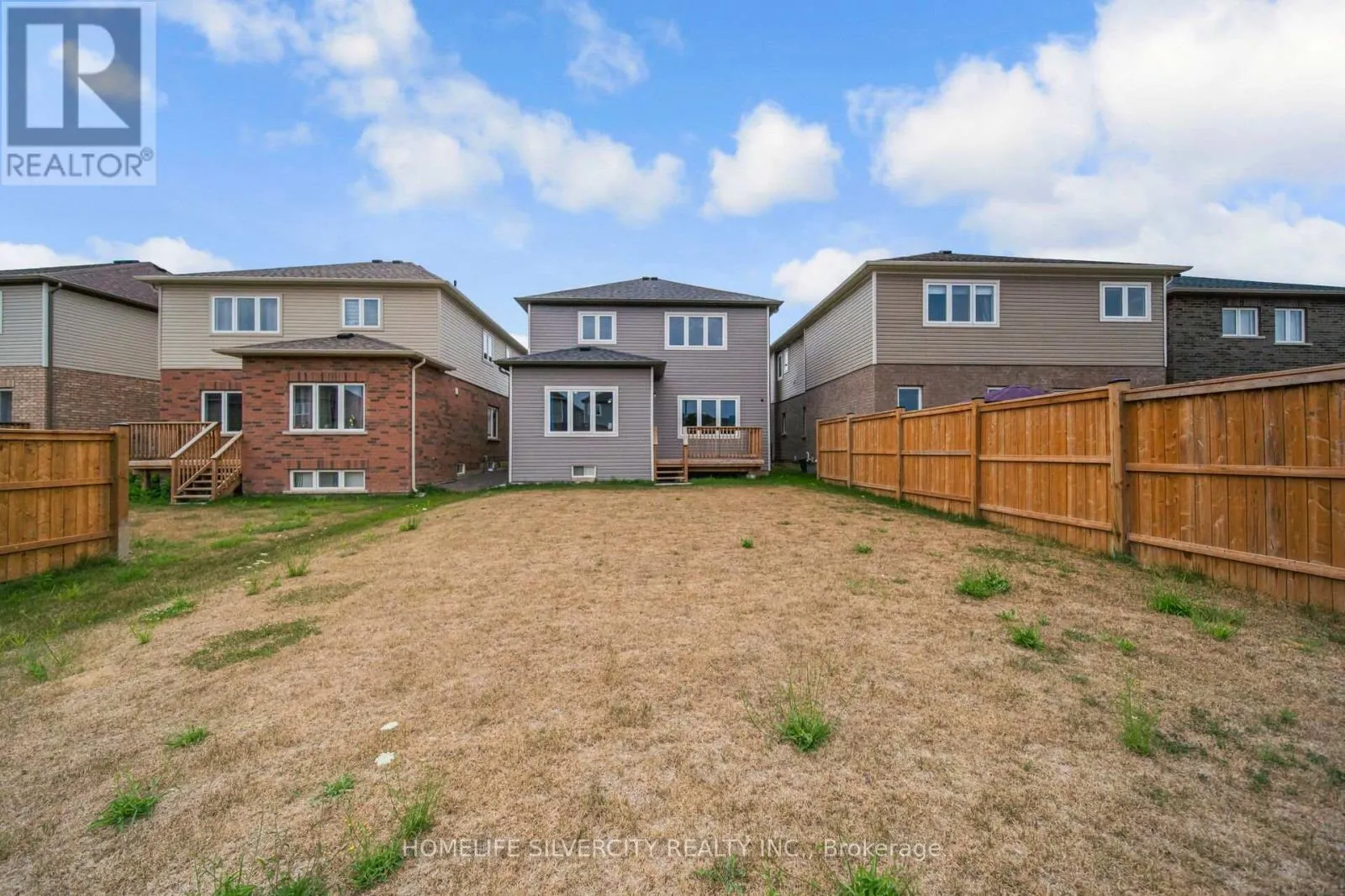 44 COTTONWOOD CRESCENT