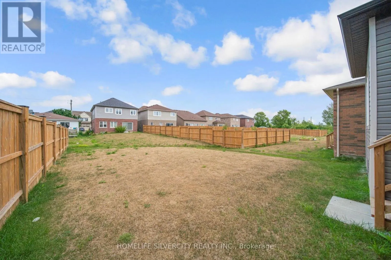 44 COTTONWOOD CRESCENT