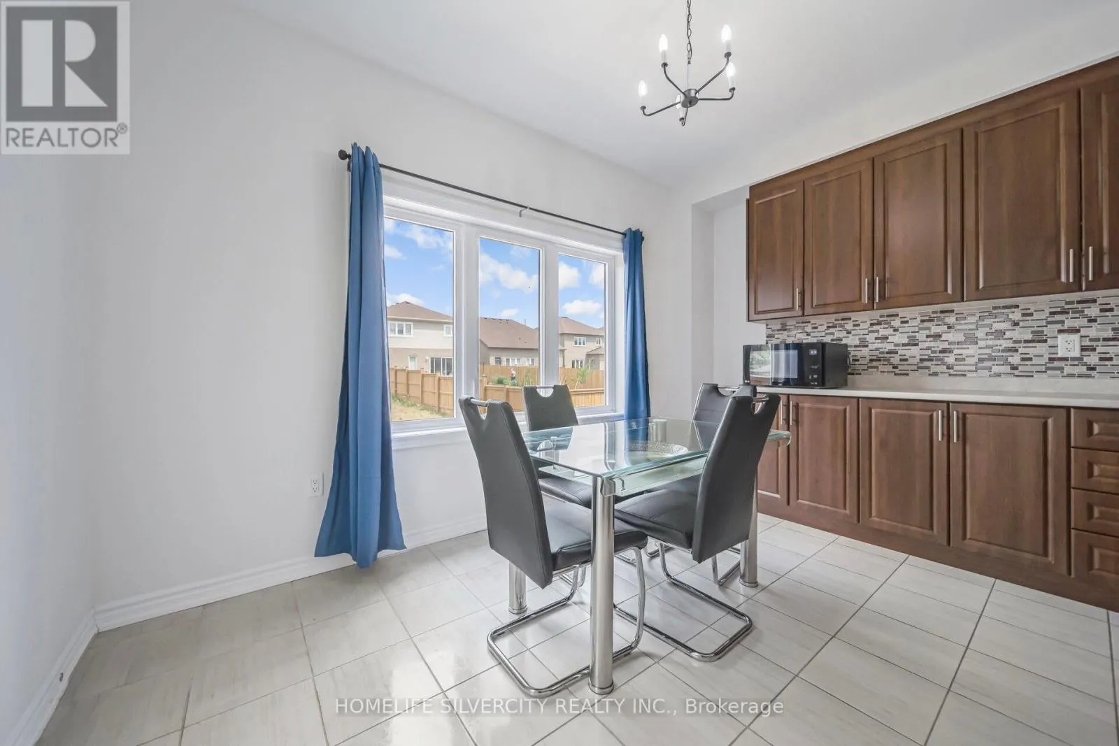 44 COTTONWOOD CRESCENT