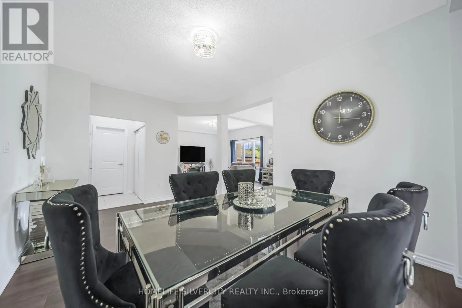 44 COTTONWOOD CRESCENT
