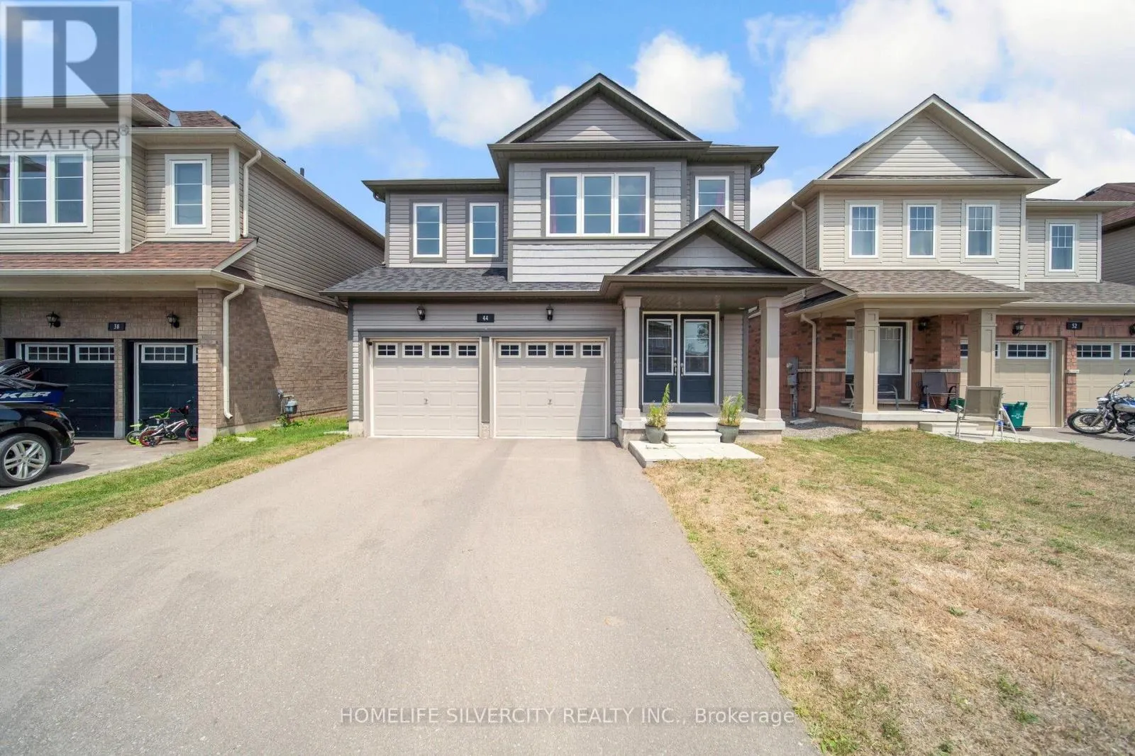 44 COTTONWOOD CRESCENT