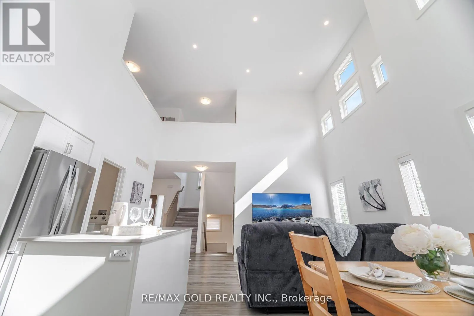 1 - 110 FERGUS AVENUE