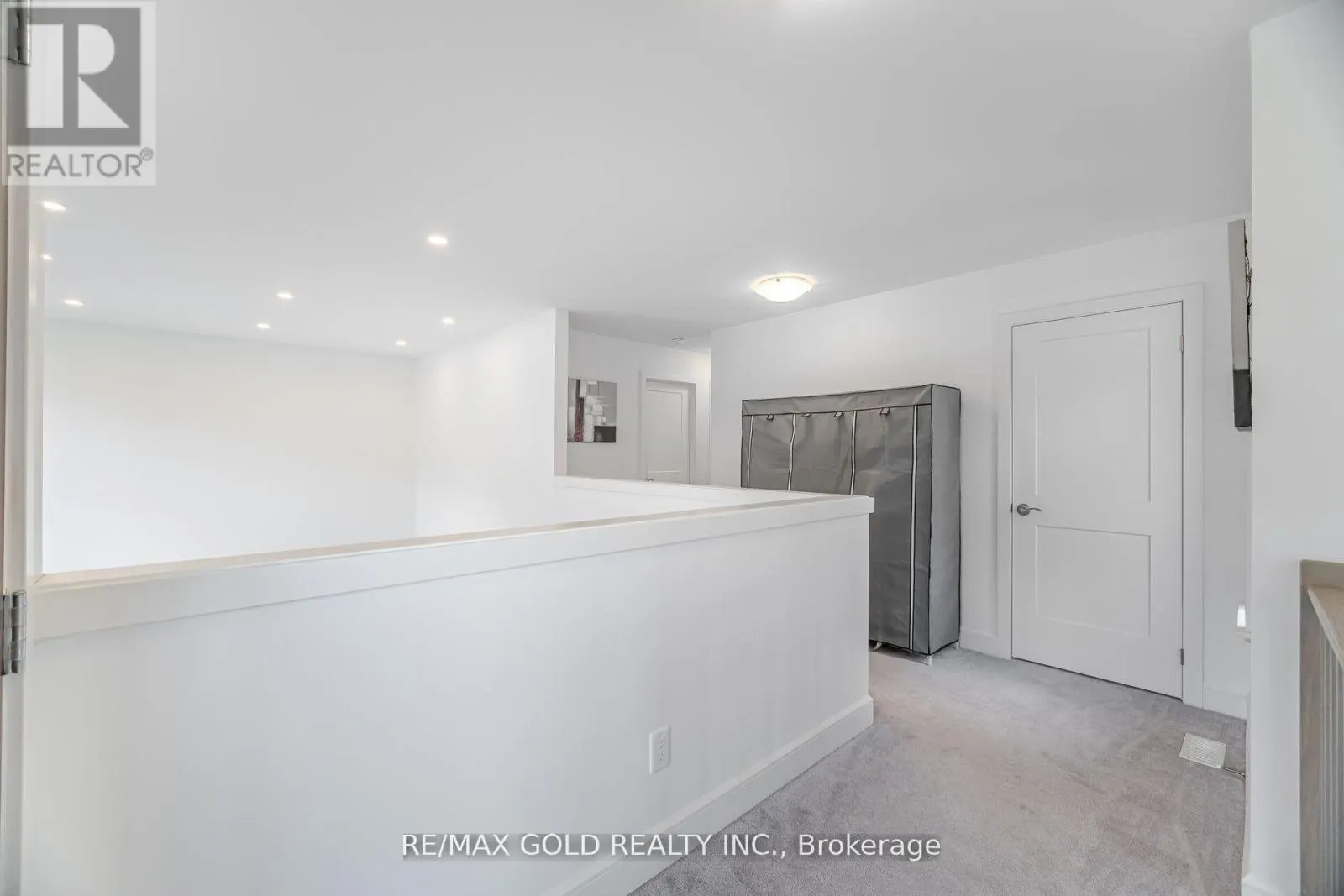 1 - 110 FERGUS AVENUE