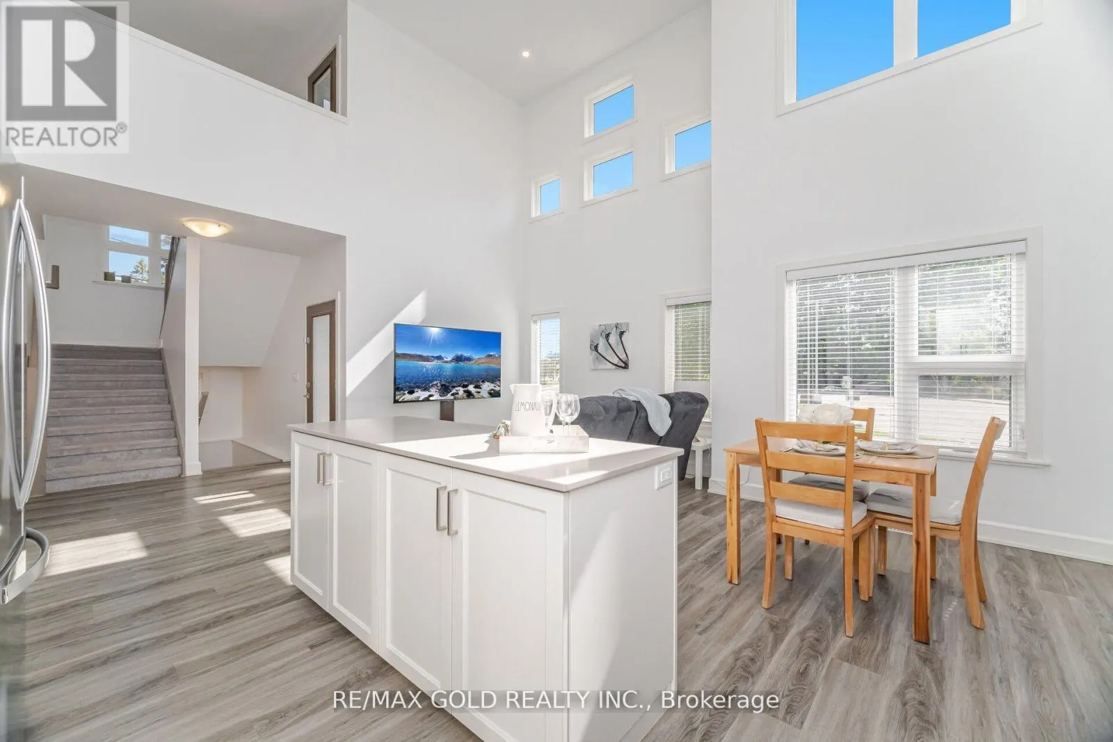 1 - 110 FERGUS AVENUE